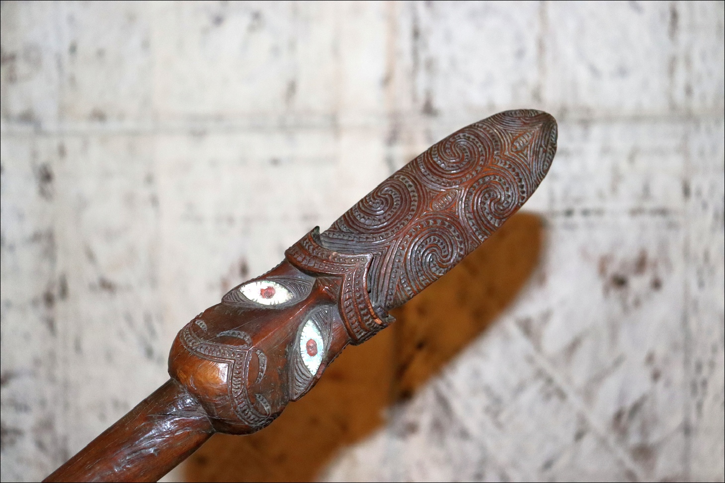 19th century Maori taiaha, Maori weapon, antique taiaha, antique Maori, Maori artifact, Maori club, 19th century Maori war club, Oceanic tribal art antiques and weapons gallery, Polynesian tribal art antiques and weapons gallery, Maori ethnographic tribal art antiques and weapons gallery, 19ème siècle Maoris massue de guerre, looking to buy tribal antiques art and weapons, buying Maori antiques, buying Maori clubs, artifacts and weapons, buying Maori antiques, buying Maori clubs and artifacts