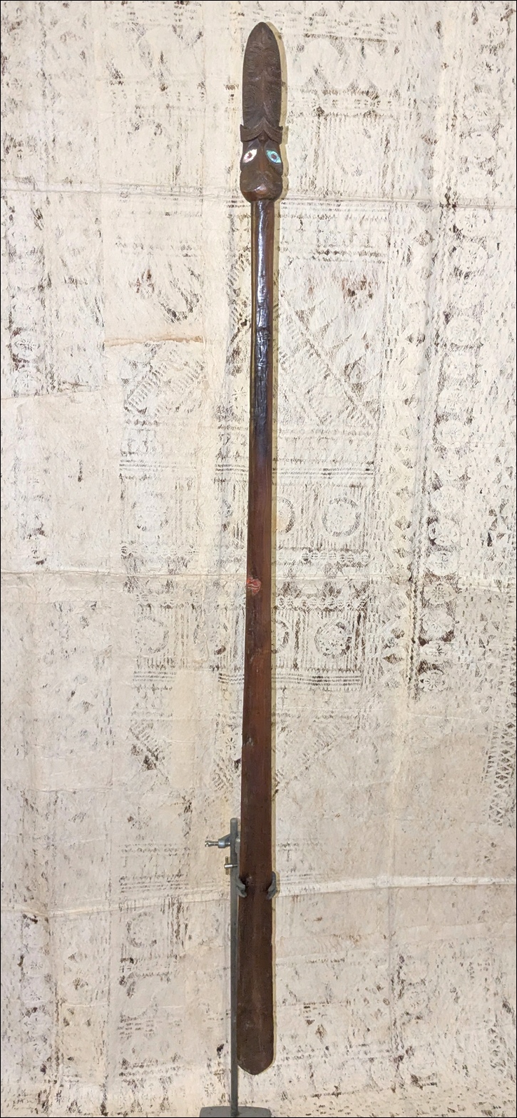 19th century Maori taiaha, Maori weapon, antique taiaha, antique Maori, Maori artifact, Maori club, 19th century Maori war club, Oceanic tribal art antiques and weapons gallery, Polynesian tribal art antiques and weapons gallery, Maori ethnographic tribal art antiques and weapons gallery, 19ème siècle Maoris massue de guerre, looking to buy tribal antiques art and weapons, buying Maori antiques, buying Maori clubs, artifacts and weapons, buying Maori antiques, buying Maori clubs and artifacts