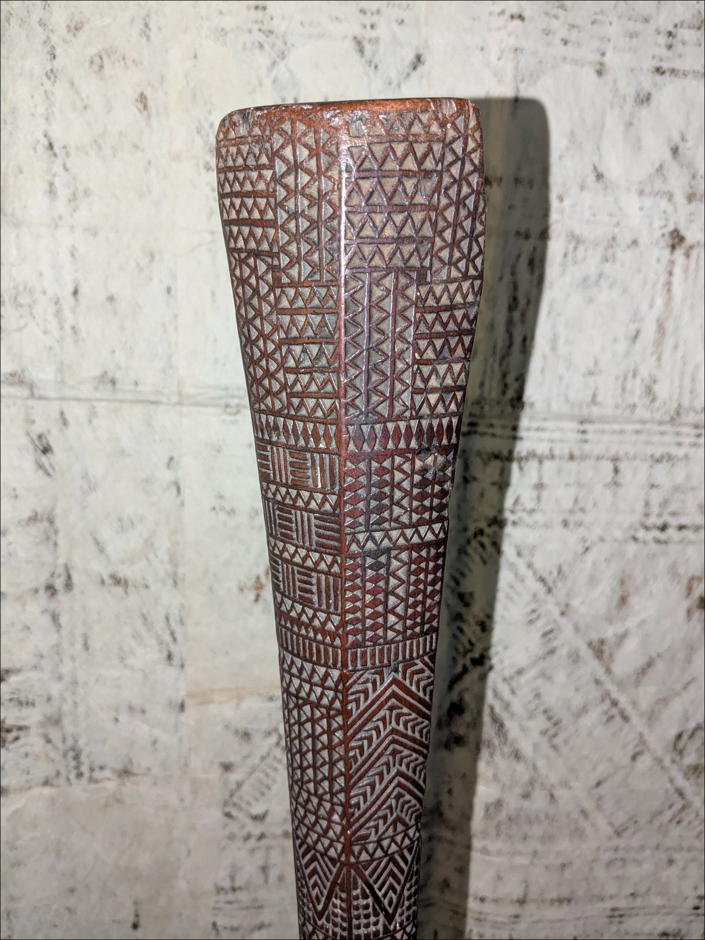 19th century Tongan club Akau tau, apa apai club, 19th century Polynesian art and weapons, Ethnographic antiques, artifacts and weapons, 19th century Tongan war club, 19th century Tongan art antiques and weapons, Tongan antique, 19th century Tongan artifact, Polynesian tribal art antiques and weapons gallery, Oceanic tribal art antiques and weapons gallery, ethnographic tribal art antiques and weapons gallery, 19ème siècle Tongan massue de guerre, looking to buy Tongan and Samoan tribal antiques art and weapons, buying Tongan and Samoan antiques, buying Tongan and Samoan clubs artifacts and weapons, buying Tongan and Samoan antiques